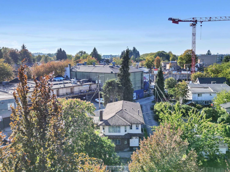 3731 Knight Street, Vancouver, BC, V5N 3L7 - 3