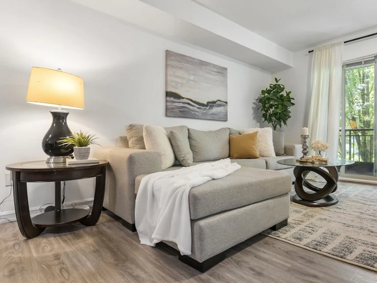 310-10088 148, Surrey, BC, V3R 3M9 - 2