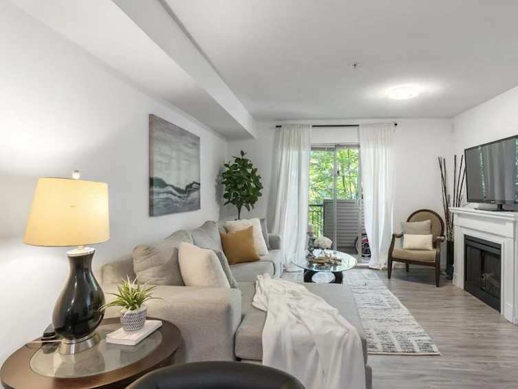 310-10088 148, Surrey, BC, V3R 3M9 - 3