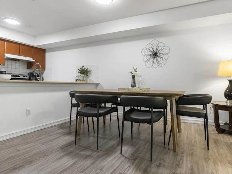 310-10088 148, Surrey, BC, V3R 3M9 - 10