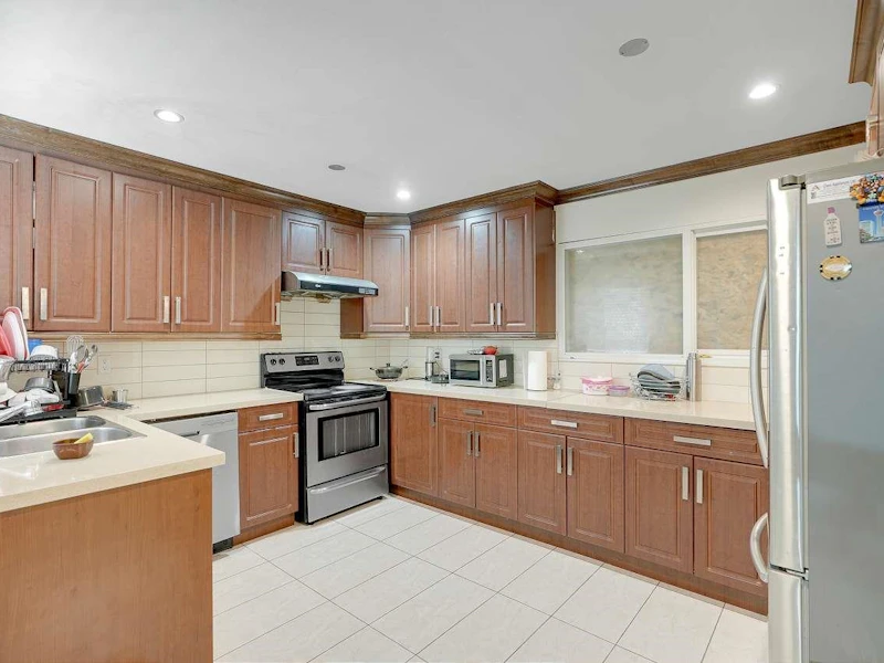 7910 126a Street, Surrey BC V3W 7J9