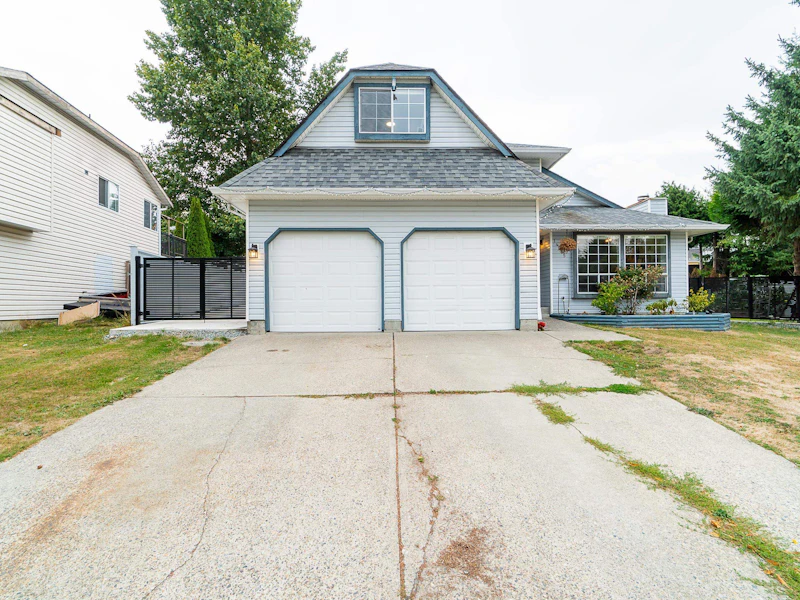 14285 67th Avenue, Surrey BC V3W 0P5
