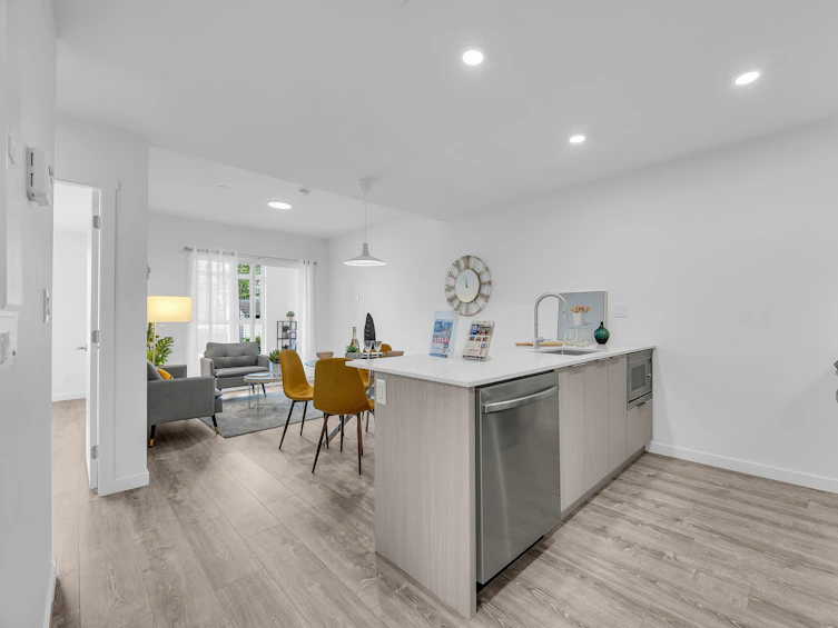 331-13968 Laurel, Surrey, BC, V3T 0S9 - 15