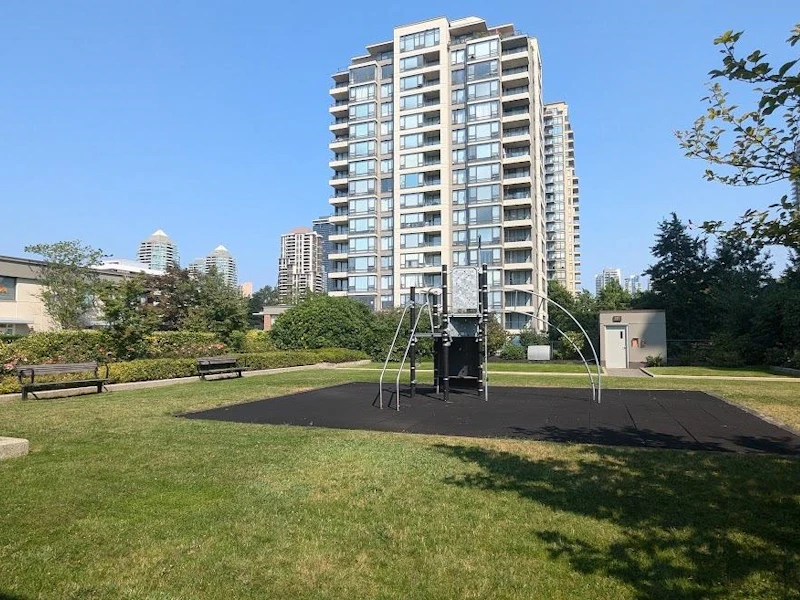 1007 - 4178 Dawson Street, Burnaby BC V5C 0A1