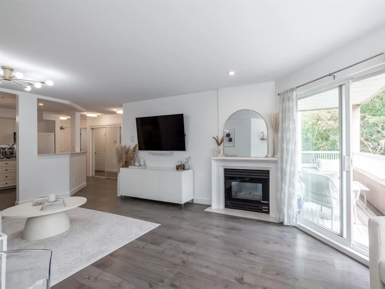 215-8139 121a, Surrey, BC, V3W 0Z2 - 3