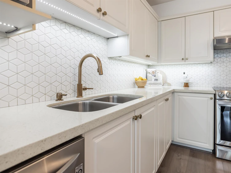 215-8139 121a, Surrey, BC, V3W 0Z2 - 10