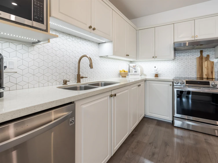 215-8139 121a, Surrey, BC, V3W 0Z2 - 12