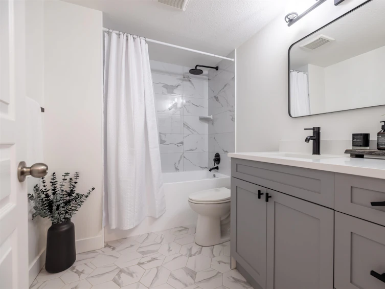 215-8139 121a, Surrey, BC, V3W 0Z2 - 23