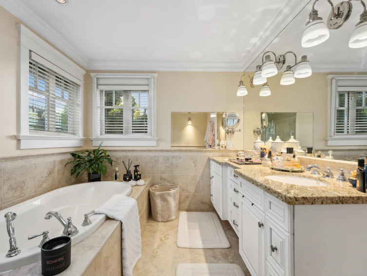 2531 Mathers Avenue, West Vancouver, BC, V7V 2J2 - 21