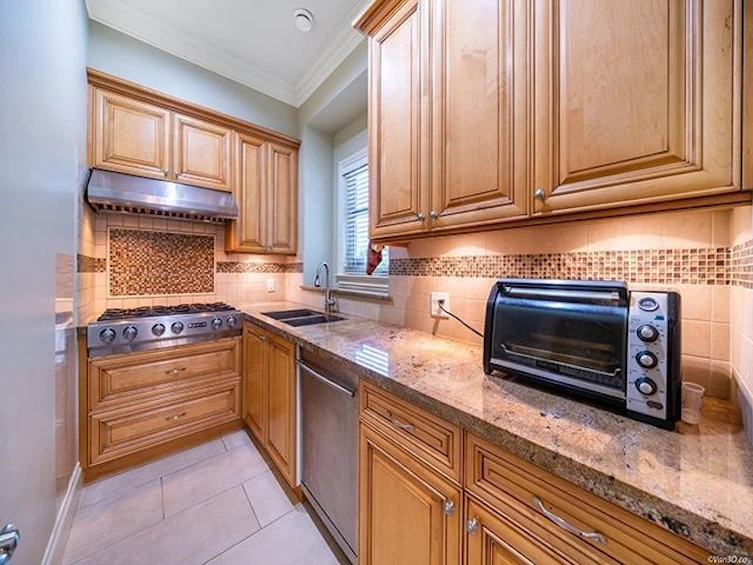 2135 W 37th Avenue, Vancouver, BC, V6M 1N9 - 5