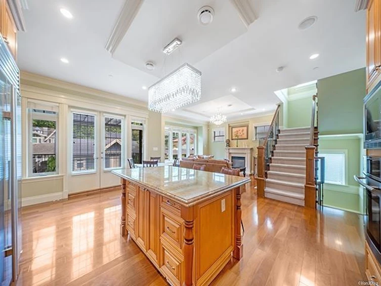 2135 W 37th Avenue, Vancouver, BC, V6M 1N9 - 8