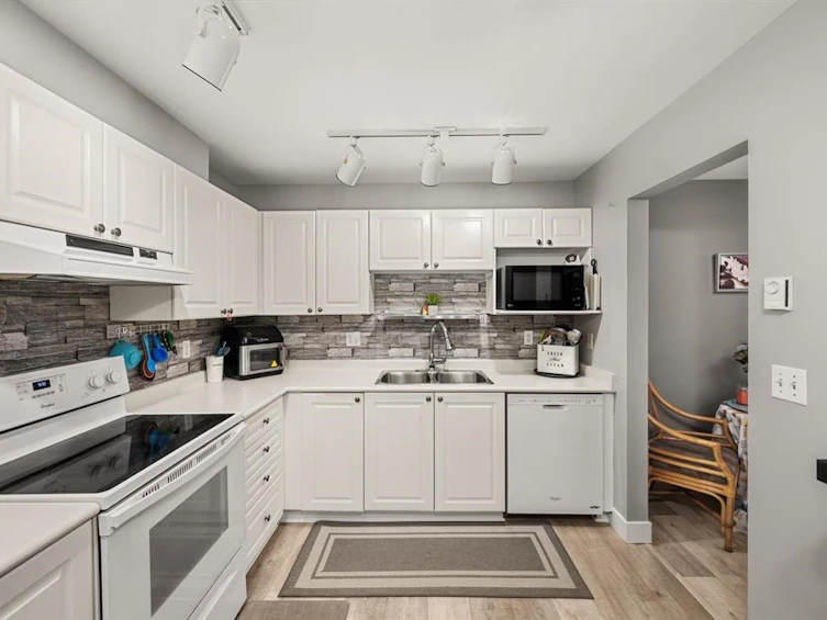 218-5759 Glover Road, Langley, BC, V3A 8M8 - 11