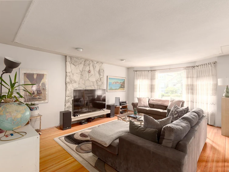 251 W 17th Avenue, Vancouver, BC, V5Y 1Z9 - 4