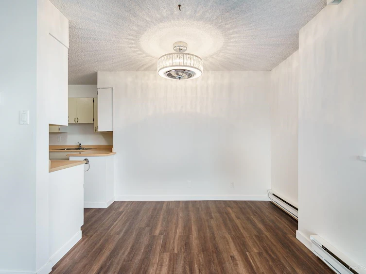 1302-9521 Cardston Court, Burnaby, BC, V3N 4R8 - 17