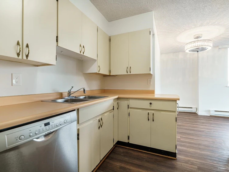 1302-9521 Cardston Court, Burnaby, BC, V3N 4R8 - 19