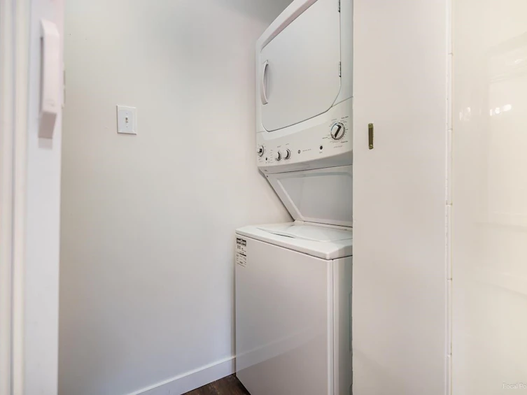 1302-9521 Cardston Court, Burnaby, BC, V3N 4R8 - 27