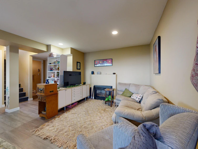 190 N Ellesmere Avenue, Burnaby, BC, V5B 1J8 - 30