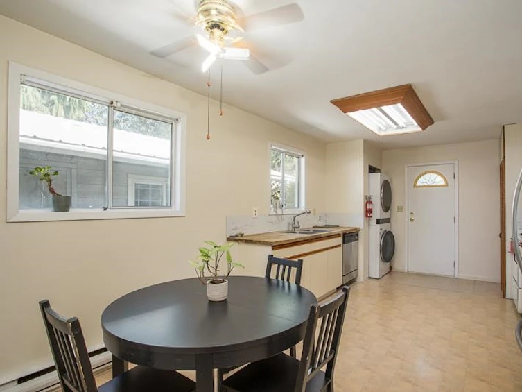 20882 Dewdney Trunk Road, Maple Ridge, BC, V2X 3E8 - 8