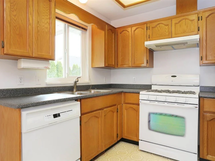 6098 173a Street, Surrey, BC, V3S 6Y3 - 9