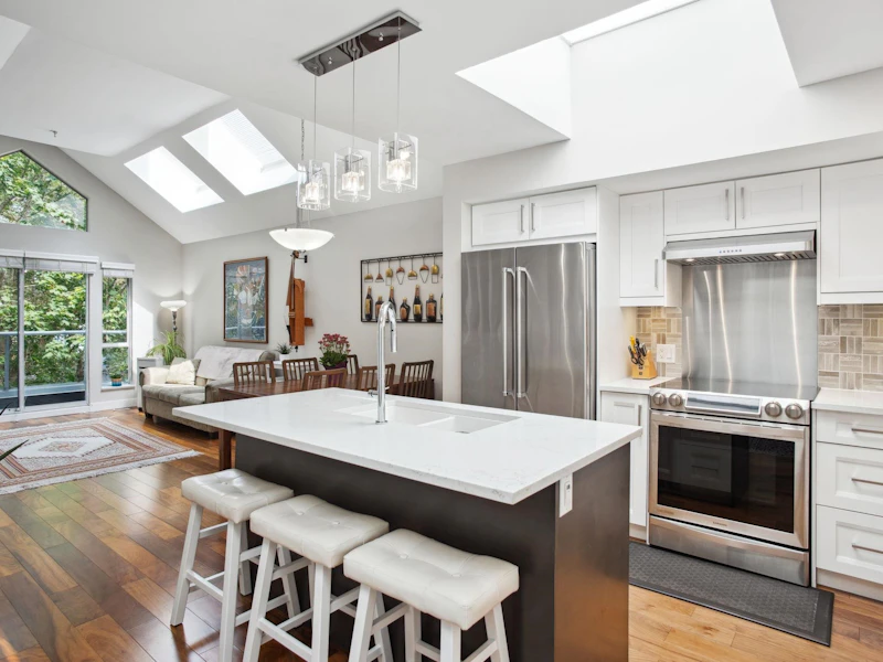 401 - 3720 W 8th Avenue, Vancouver BC V6R 1Z3