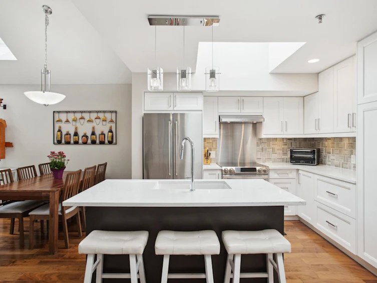 401-3720 W 8th Avenue, Vancouver, BC, V6R 1Z3 - 3