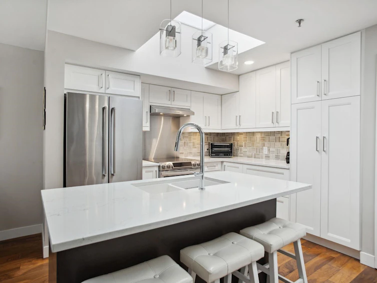 401-3720 W 8th Avenue, Vancouver, BC, V6R 1Z3 - 4