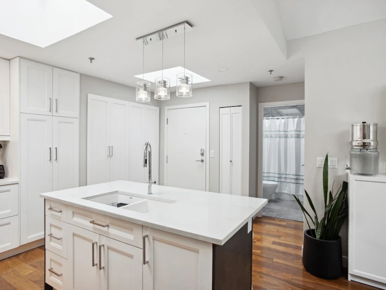 401-3720 W 8th Avenue, Vancouver, BC, V6R 1Z3 - 5