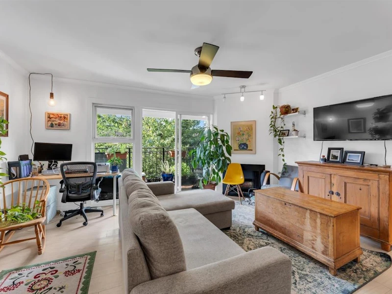 309 - 1484 Charles Street, Vancouver BC V5L 2S8