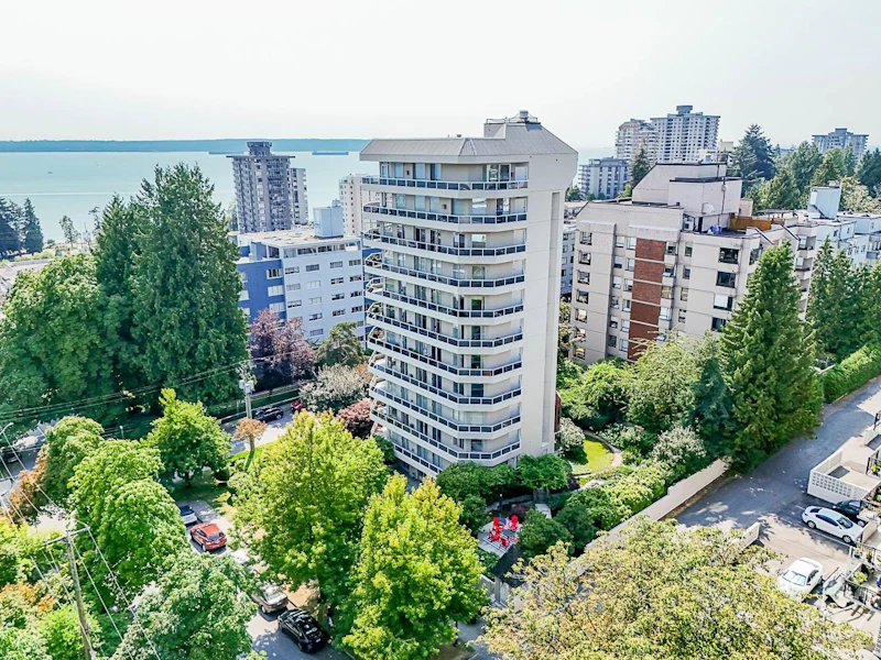 4 - 1717 Duchess Avenue, West Vancouver BC V7V 1P8