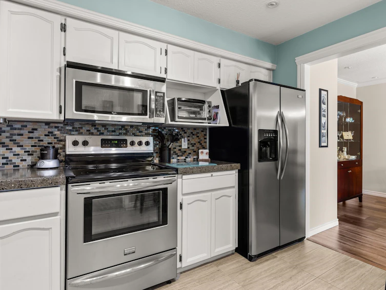 202-33090 George Ferguson, Abbotsford, BC, V2S 6Y2 - 18