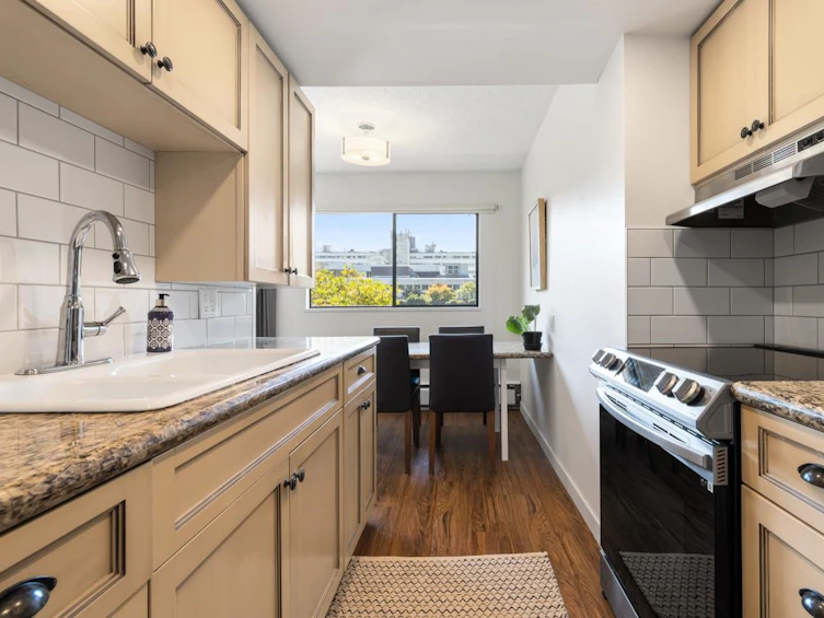 216-206 East 15th Street, North Vancouver, BC, V7L 2R3 - 9