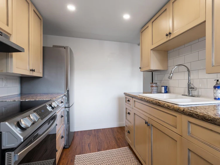 216-206 East 15th Street, North Vancouver, BC, V7L 2R3 - 10