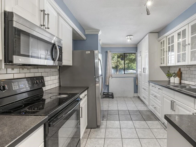 4-9976 149th, Surrey, BC, V3R 7W7 - 9