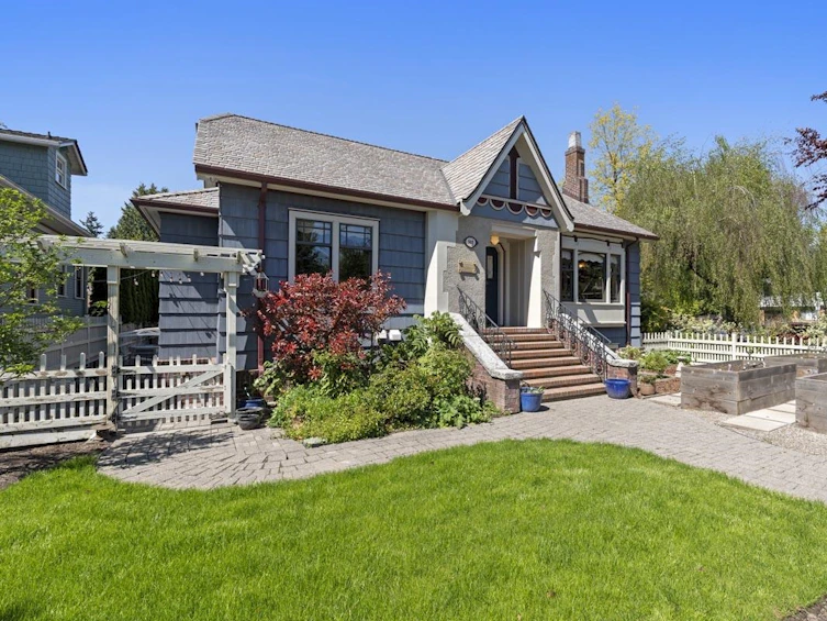 501 Seventh Avenue, New Westminster, BC, V3L 1W8