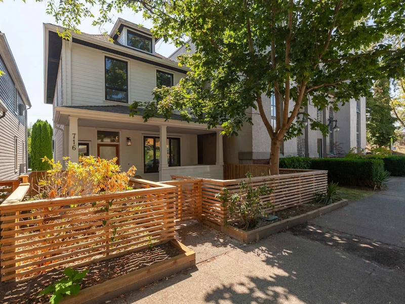 1 - 716 E Pender Street, Vancouver BC V6A 1V7