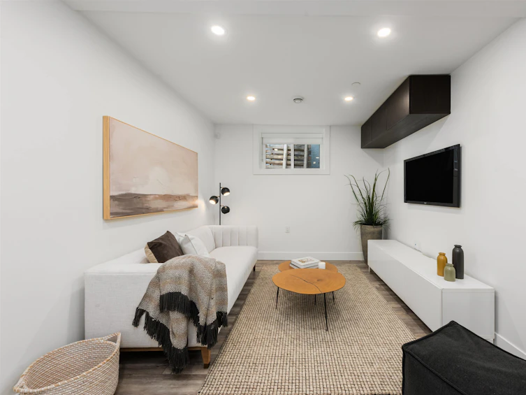 2317 Napier Street, Vancouver, BC, V5L 2P4 - 23