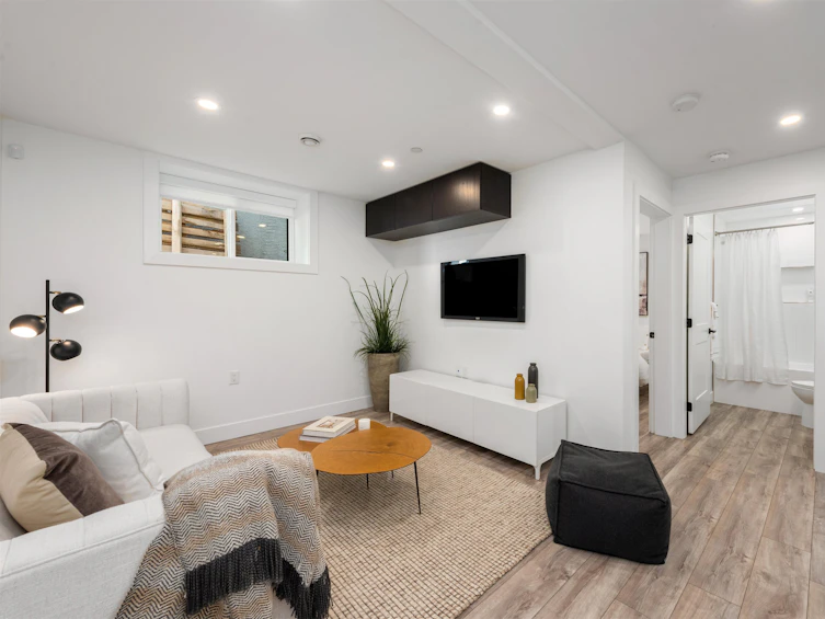 2317 Napier Street, Vancouver, BC, V5L 2P4 - 24