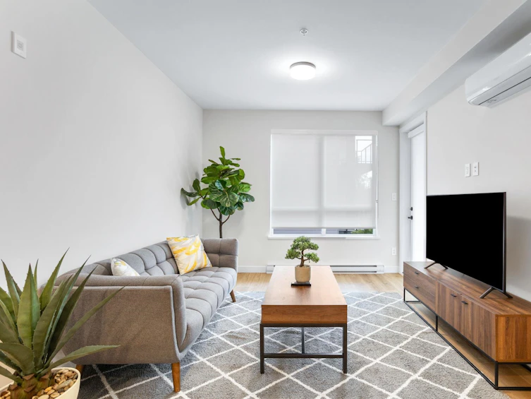 301-8117 200a, Langley, BC, V2Y 3G5 - 2