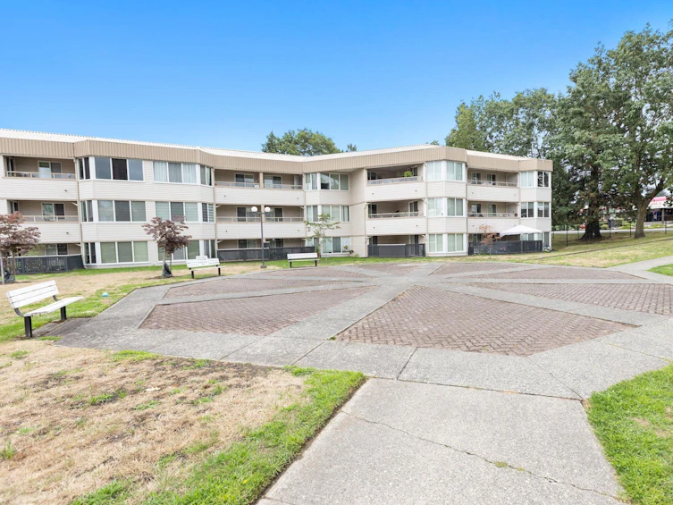 301-9632 120a, Surrey, BC, V3V 4H4 - 3