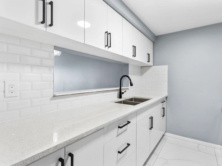301-9632 120a, Surrey, BC, V3V 4H4 - 9