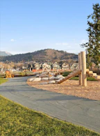 80 46211 Promontory Road