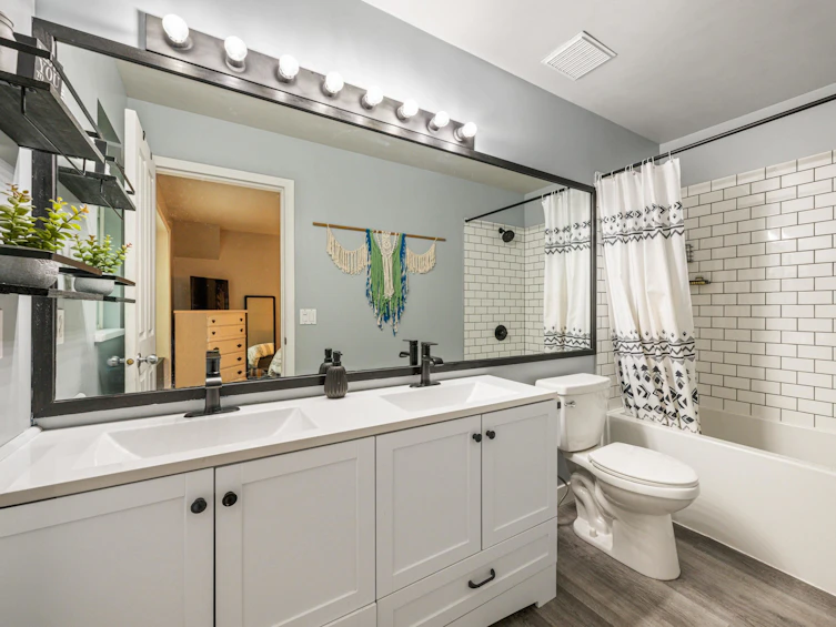 87-18883 65, Surrey, BC, V3S 8Y2 - 30