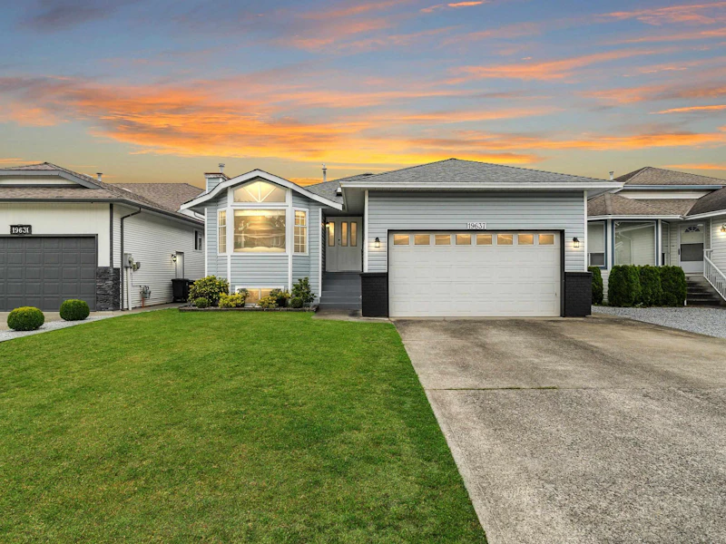 19637 Maple Place, Pitt Meadows BC V3Y 2L3