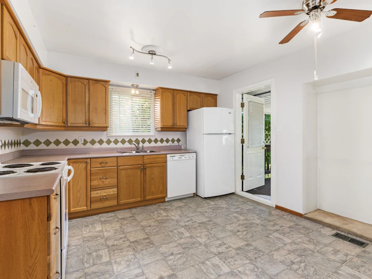 8111 113b Street, Delta, BC, V4C 5G2 - 8