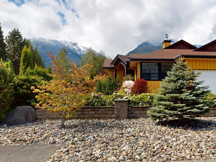 1024 Wenda Place, Squamish, BC, V0N 1T0 - 2