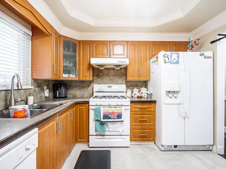 12370 95 Avenue, Surrey, BC, V3V 1N8 - 11