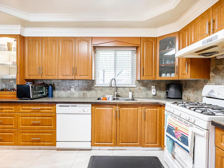 12370 95 Avenue, Surrey, BC, V3V 1N8 - 12