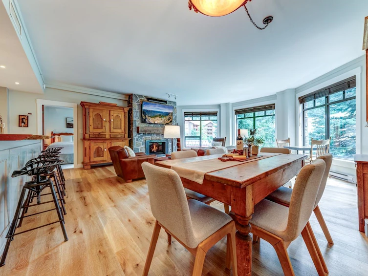 314-2202 Gondola Way, Whistler, BC, V8E 0M7 - 3