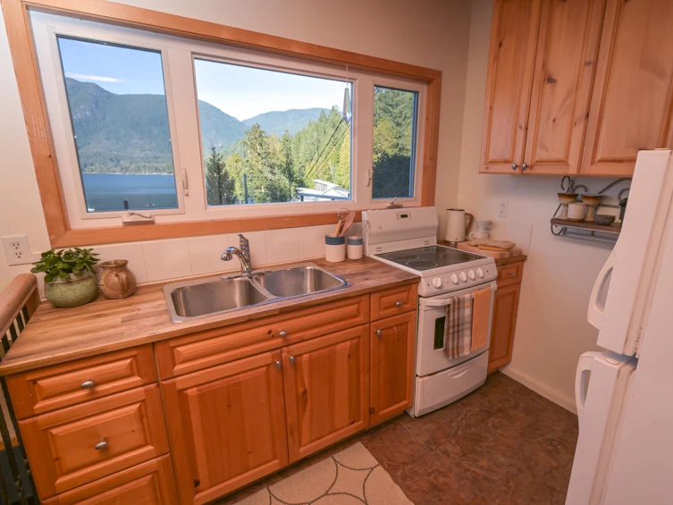 6043 Coracle Place, Sechelt, BC, V7Z 0P2 - 13