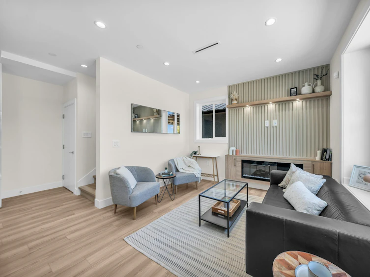 1-3320 East 44th Avenue, Vancouver, BC, V5R 3B4 - 2